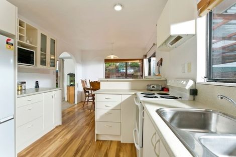 Photo of property in 1/17 Tetrarch Place, Totara Vale, Auckland, 0629