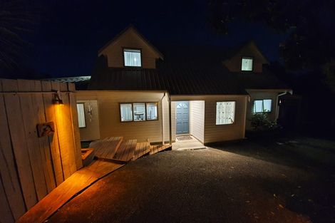 Photo of property in 8a Aplin Place, Birkdale, Auckland, 0626