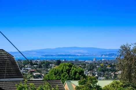 Photo of property in 2/12 Remus Place, Totara Vale, Auckland, 0629