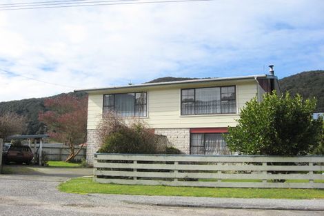 Photo of property in 51 Oxford Street, Taylorville, Greymouth, 7805