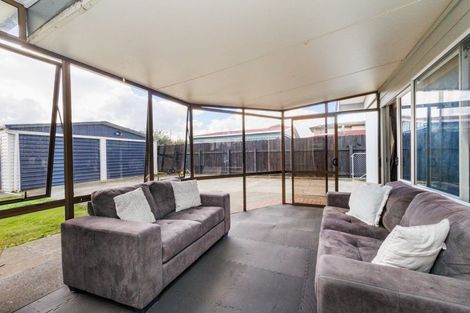 Photo of property in 32 John F Kennedy Drive, Milson, Palmerston North, 4414