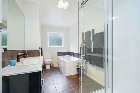 Photo of property in 14 Riverview Terrace, Fairfield, Hamilton, 3214