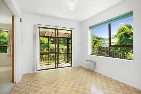 Photo of property in 18 Rossiter Street, Tawa, Wellington, 5028