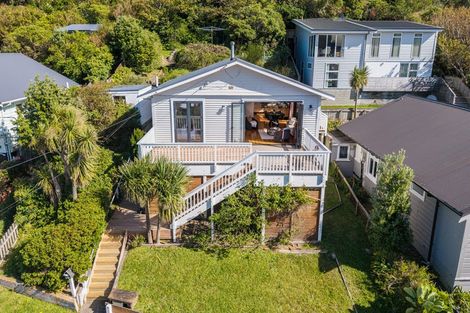 Photo of property in 94 Eden Street, Island Bay, Wellington, 6023