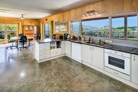 Photo of property in 132 Bing Lucas Drive, Tawa, Wellington, 5028