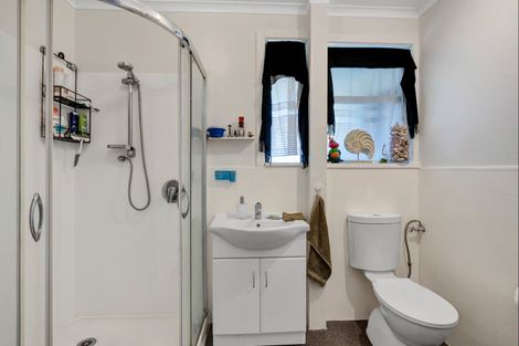 Photo of property in 48 Endeavour Street, Marfell, New Plymouth, 4310