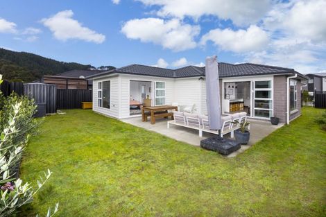 Photo of property in 99 Mawai Hakona Drive, Wallaceville, Upper Hutt, 5018