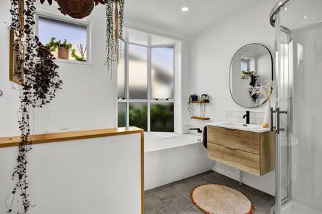 Photo of property in 143 Mangorei Road, Merrilands, New Plymouth, 4312