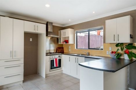 Photo of property in 9 Edgware Road, West Harbour, Auckland, 0618