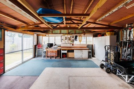 Photo of property in 3 Forbes Place, Kelvin Grove, Palmerston North, 4414