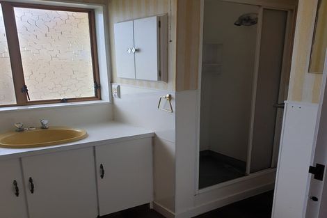 Photo of property in 17a Edgewater Parade, Waiuku, 2123