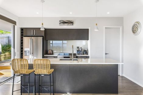 Photo of property in 99 Kakariki Grove, Waikanae, 5036