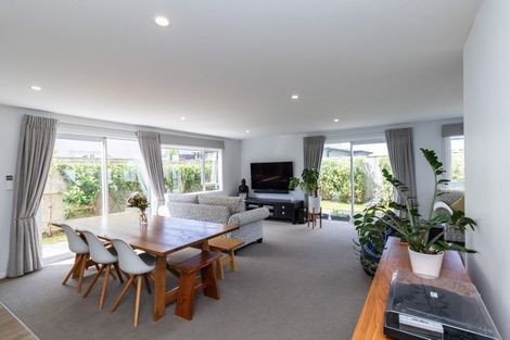 Photo of property in 92 Silverstream Road, Crofton Downs, Wellington, 6035