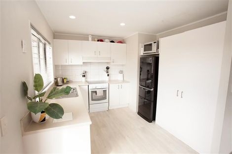 Photo of property in 2/27 Kopara Place, Clendon Park, Auckland, 2103