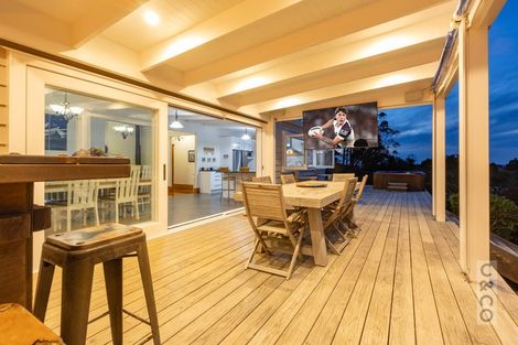 Photo of property in 10 Kaipara View Road, Helensville, 0875