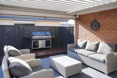 Photo of property in 2/4 Wineberry Avenue, Amberley, 7410