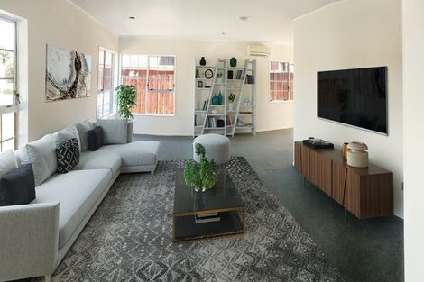 Photo of property in 3 Simon Owen Place, Golflands, Auckland, 2013