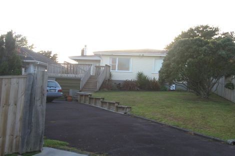 Photo of property in 225 Glenfield Road, Hillcrest, Auckland, 0627