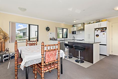 Photo of property in 117 Keri Vista Rise, Papakura, 2110