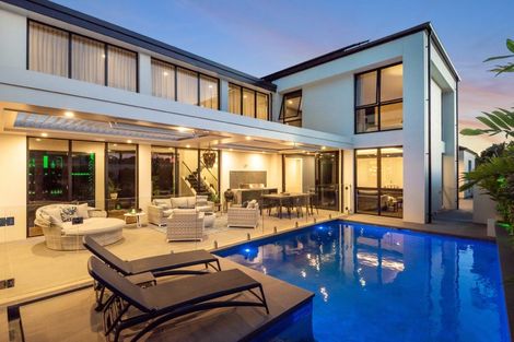 Photo of property in 90 Marine Parade, Mellons Bay, Auckland, 2014