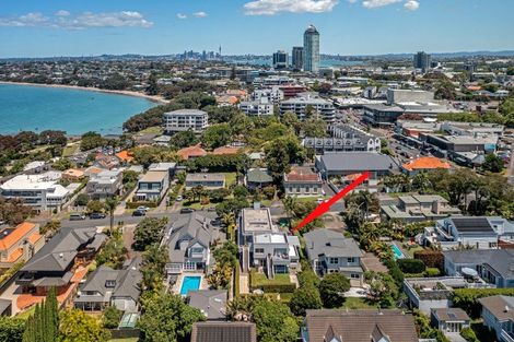 Photo of property in 2/2a Earnoch Avenue, Takapuna, Auckland, 0622