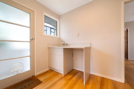 Photo of property in 2/7 Windermere Crescent, Blockhouse Bay, Auckland, 0600