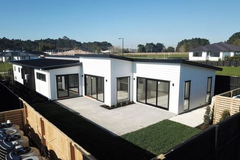 Photo of property in 40 Lumbarda Drive, Kumeu, 0810