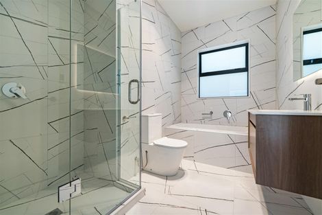 Photo of property in 28 Whakairo Crescent, Gulf Harbour, 0930