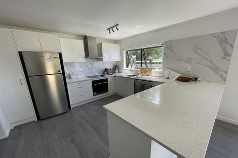 Photo of property in 65 Reynella Drive, Massey, Auckland, 0614