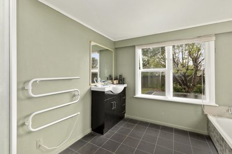 Photo of property in 22 Weka Grove, Elderslea, Upper Hutt, 5018