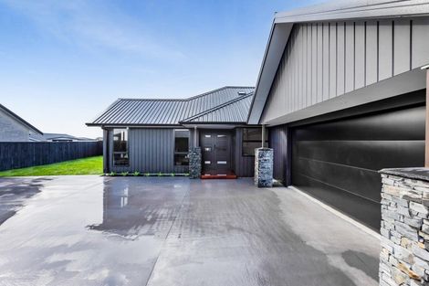 Photo of property in 6 Oliver O'leary Way, Westown, New Plymouth, 4310