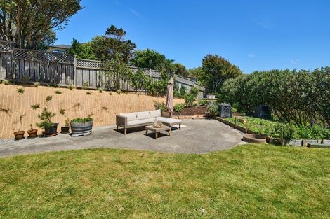 Photo of property in 122 Woodman Drive, Tawa, Wellington, 5028