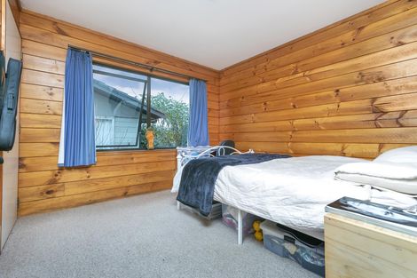 Photo of property in 2/21 Tahu Crescent, Sunnynook, Auckland, 0620