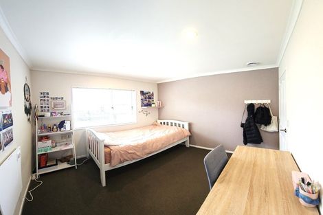 Photo of property in 93a Taylor Terrace, Tawa, Wellington, 5028