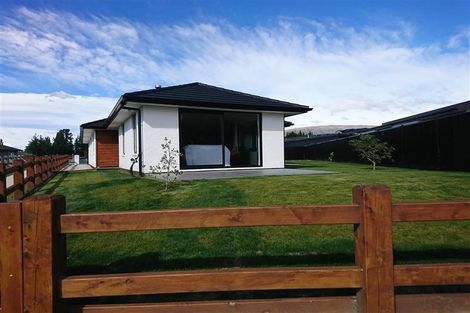 Photo of property in 40 Marbleleaf Lane, Albert Town, Wanaka, 9305