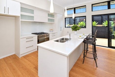 Photo of property in 33 Saralee Drive, Manurewa, Auckland, 2105