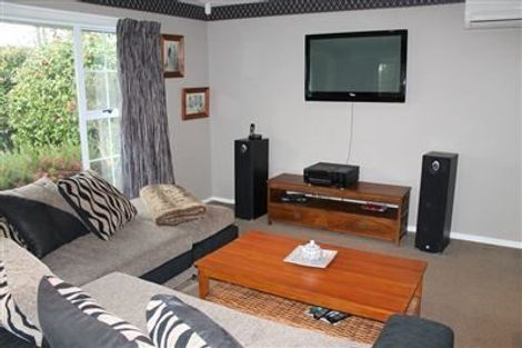 Photo of property in 3 Fairmile Place, Russley, Christchurch, 8042