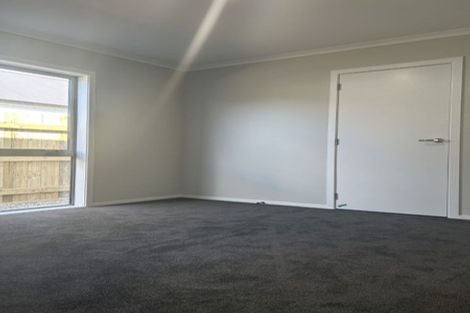 Photo of property in 18 Koru Loop, Paraparaumu, 5032