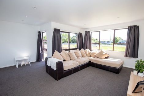 Photo of property in 65 Pipiroa Road, Ngatea, 3503