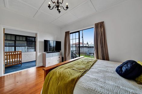 Photo of property in 31 Lyn Street, Lynmouth, New Plymouth, 4310