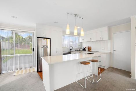 Photo of property in 34 Easton Park Parade, Glenfield, Auckland, 0629