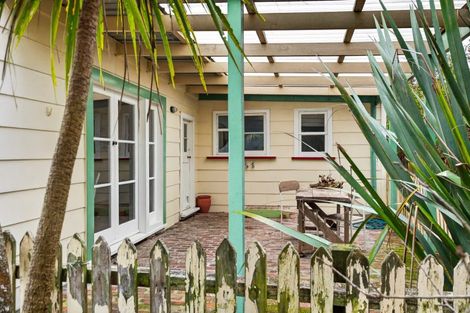 Photo of property in 138 Fitzherbert Street, Featherston, 5710