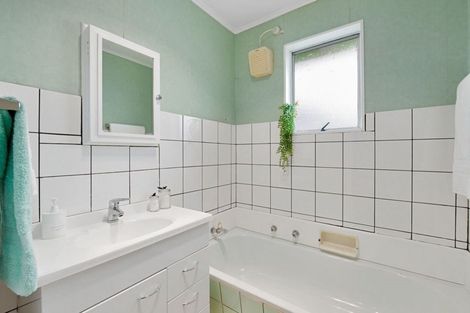 Photo of property in 272 Wellington Road, Wainuiomata, Lower Hutt, 5014