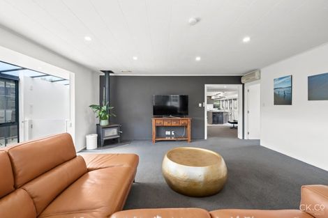 Photo of property in 10 Dowling Grove, Silverstream, Upper Hutt, 5019