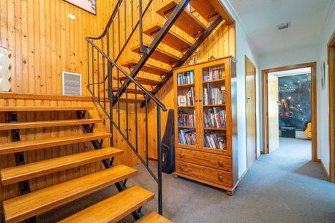 Photo of property in 18 Pioneer Crescent, Helensburgh, Dunedin, 9010