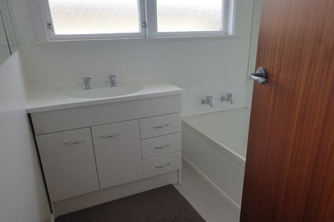 Photo of property in 49 Oxford Street, Tawa, Wellington, 5028