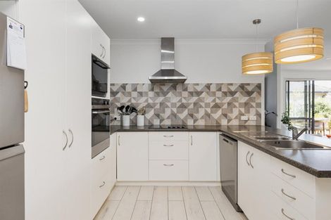 Photo of property in 28 Twin Oak Avenue, Papamoa Beach, Papamoa, 3118