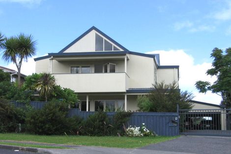 Photo of property in 74 Island Bay Road, Beach Haven, Auckland, 0626