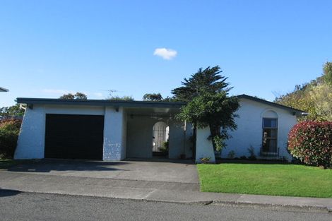 Photo of property in 100 Churton Drive, Churton Park, Wellington, 6037