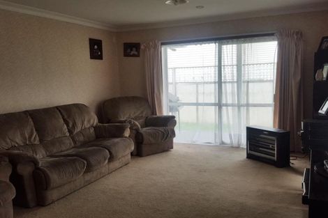 Photo of property in 2/4 Mcleod Road, Weymouth, Auckland, 2103